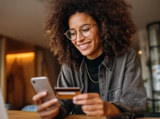 Credit Cards and Banks: Smart Ways to Save and Earn More Daily